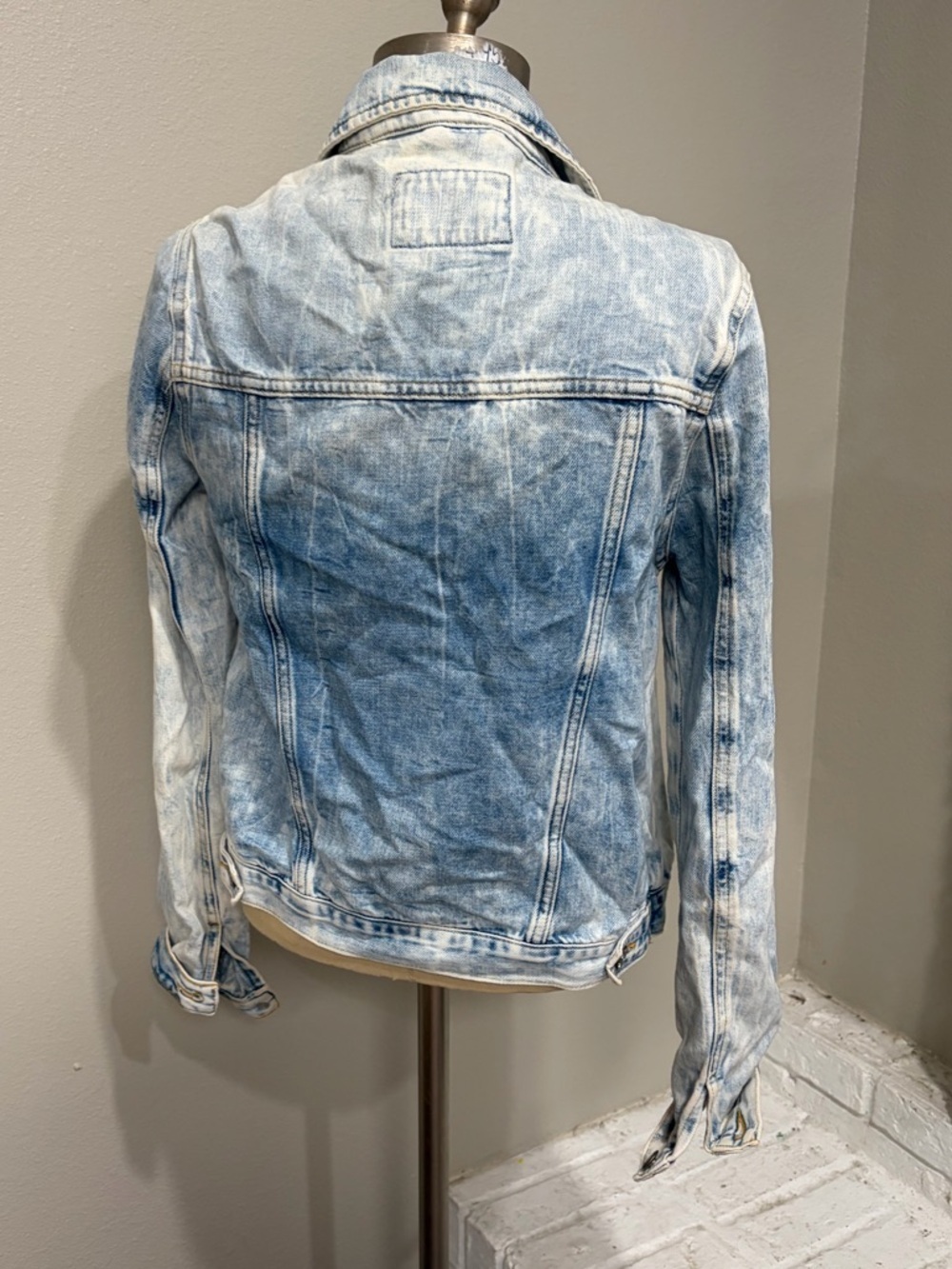 Forever 21 Light Wash Acid Denim Jacket - Blue - Picture 3 of 5